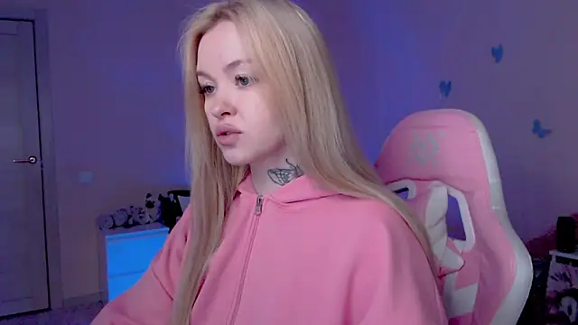 Snapshot of Naughty_Mable chatting on April 2026 01:29:02 AM Naughty Mable online show from April 2026 01:29:02 AM
