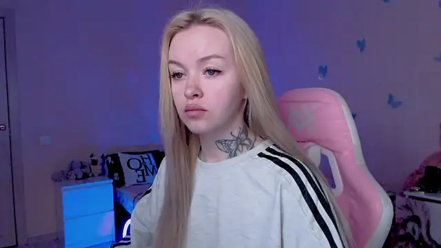 Snapshot of Naughty_Mable chatting on April 2026 01:03:01 AM Naughty Mable online show from April 2026 01:03:01 AM