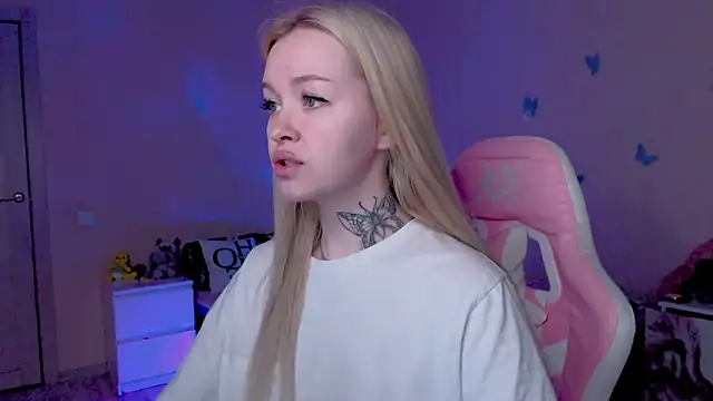 Snapshot of Naughty_Mable chatting on April 2026 12:42:01 AM Naughty Mable online show from April 2026 12:42:01 AM