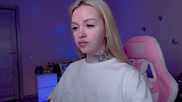 Snapshot of Naughty_Mable chatting on April 2026 02:27:02 AM Naughty Mable online show from April 2026 02:27:02 AM