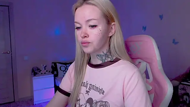 Snapshot of Naughty_Mable chatting on May 2026 01:02:02 AM Naughty Mable online show from May 2026 01:02:02 AM