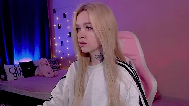 Snapshot of Naughty_Mable chatting on May 2026 01:01:02 AM Naughty Mable online show from May 2026 01:01:02 AM