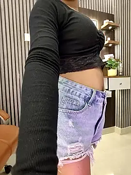 Little  Lia online show from June 2026 12:32:02 AM