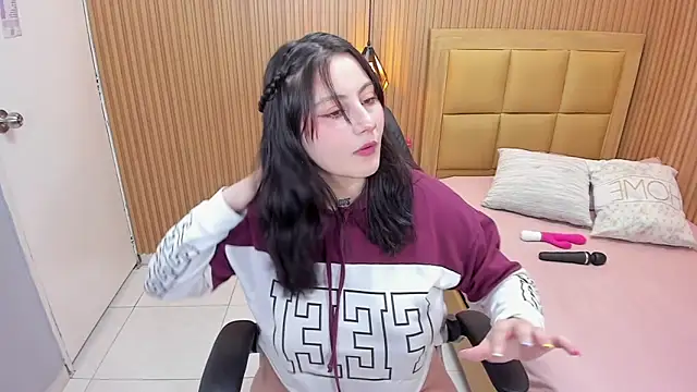 LOLAMAXI online show from April 2026 03:31:02 AM