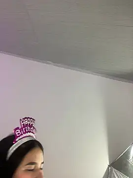 Snapshot of mia18_queen chatting on December 2024 02:41:02 AM mia18 queen online show from December 2024 02:41:02 AM