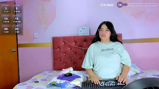 Snapshot of mia18_queen chatting on December 2024 09:50:01 AM mia18 queen online show from December 2024 09:50:01 AM