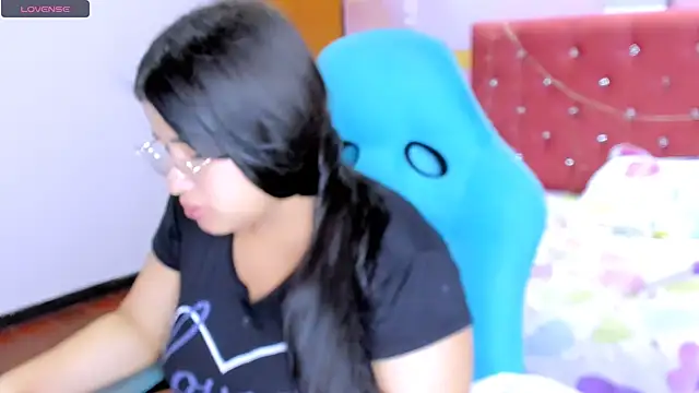 Snapshot of mia18_queen chatting on December 2024 09:37:02 AM mia18 queen online show from December 2024 09:37:02 AM