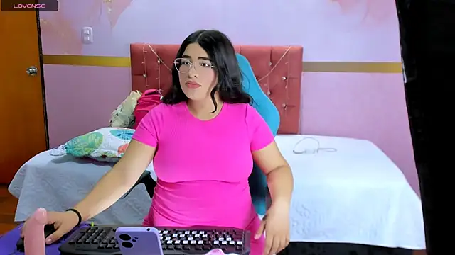 Snapshot of mia18_queen chatting on December 2024 02:19:01 AM mia18 queen online show from December 2024 02:19:01 AM