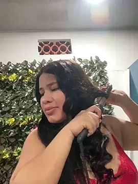 Snapshot of mia18_queen chatting on January 2025 12:20:01 AM mia18 queen online show from January 2025 12:20:01 AM