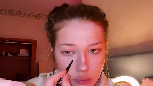 Snapshot of eva_varnerr chatting on June 2026 01:30:01 AM eva varnerr online show from June 2026 01:30:01 AM