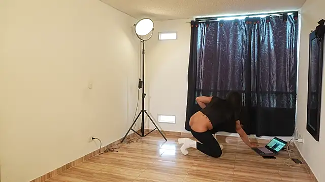 Mara-Bella online show from December 2025 07:19:02 PM