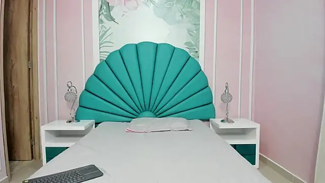 Snapshot of Daphne_Fox_ chatting on January 2025 02:11:01 AM Daphne Fox online show from January 2025 02:11:01 AM