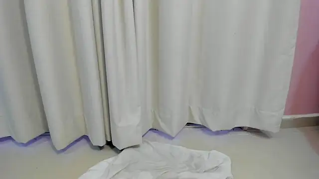 Snapshot of Daphne_Fox_ chatting on February 2025 11:51:02 AM Daphne Fox online show from February 2025 11:51:02 AM