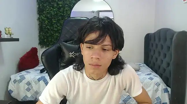 Snapshot of andy_dan18 chatting on January 2025 02:28:02 PM andy dan18 online show from January 2025 02:28:02 PM