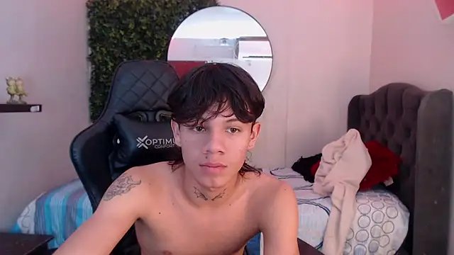 Snapshot of andy_dan18 chatting on March 2025 01:31:02 PM andy dan18 online show from March 2025 01:31:02 PM