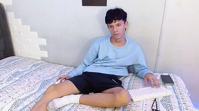 Snapshot of andy_dan18 chatting on September 2025 05:48:01 PM andy dan18 online show from September 2025 05:48:01 PM