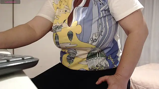 MommyHelpsmee online show from October 2025 09:08:01 AM