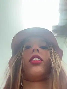 Snapshot of BlueStoneX chatting on January 2025 08:57:01 PM BlueStoneX online show from January 2025 08:57:01 PM