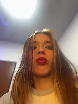 Snapshot of BlueStoneX chatting on January 2025 04:41:01 AM BlueStoneX online show from January 2025 04:41:01 AM