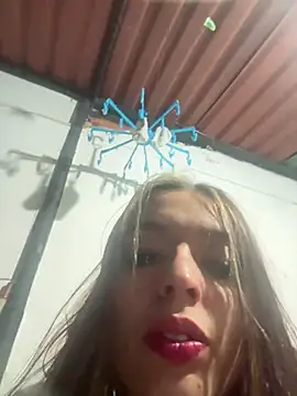 Snapshot of BlueStoneX chatting on January 2025 04:00:01 AM BlueStoneX online show from January 2025 04:00:01 AM