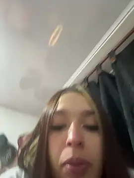 Snapshot of BlueStoneX chatting on January 2025 05:10:01 AM BlueStoneX online show from January 2025 05:10:01 AM