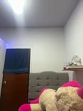 Snapshot of BlueStoneX chatting on February 2025 04:59:01 AM BlueStoneX online show from February 2025 04:59:01 AM