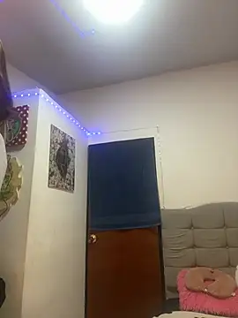 Snapshot of BlueStoneX chatting on February 2025 05:19:01 AM BlueStoneX online show from February 2025 05:19:01 AM