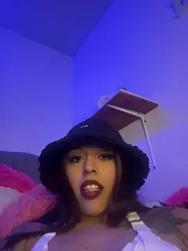 Snapshot of BlueStoneX chatting on February 2025 08:22:02 AM BlueStoneX online show from February 2025 08:22:02 AM