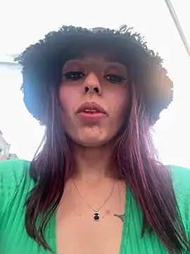 Snapshot of BlueStoneX chatting on February 2025 11:04:02 PM BlueStoneX online show from February 2025 11:04:02 PM