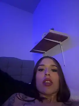 Snapshot of BlueStoneX chatting on February 2025 07:55:02 AM BlueStoneX online show from February 2025 07:55:02 AM