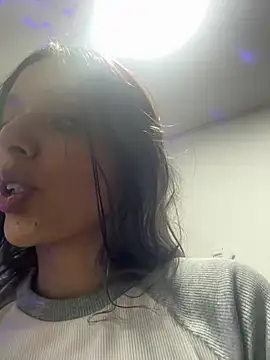 Snapshot of BlueStoneX chatting on March 2025 05:20:01 AM BlueStoneX online show from March 2025 05:20:01 AM