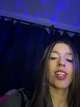 Snapshot of BlueStoneX chatting on March 2025 09:05:01 AM BlueStoneX online show from March 2025 09:05:01 AM