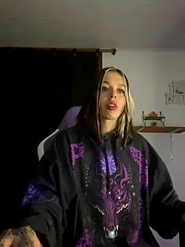 Snapshot of BlueStoneX chatting on September 2025 06:36:01 AM BlueStoneX online show from September 2025 06:36:01 AM