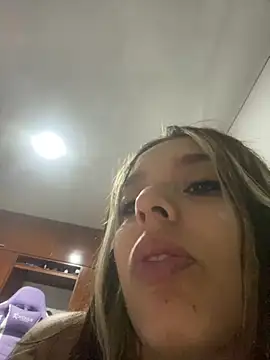 Snapshot of BlueStoneX chatting on October 2025 06:54:01 AM BlueStoneX online show from October 2025 06:54:01 AM