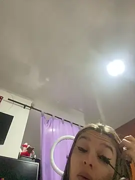 Snapshot of BlueStoneX chatting on November 2025 06:49:01 AM BlueStoneX online show from November 2025 06:49:01 AM