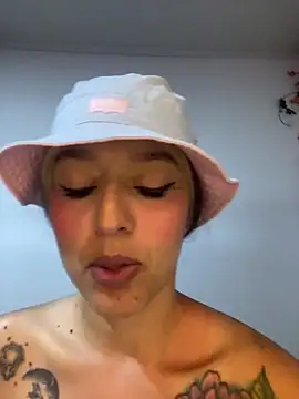 Snapshot of BlueStoneX chatting on November 2025 06:58:01 AM BlueStoneX online show from November 2025 06:58:01 AM