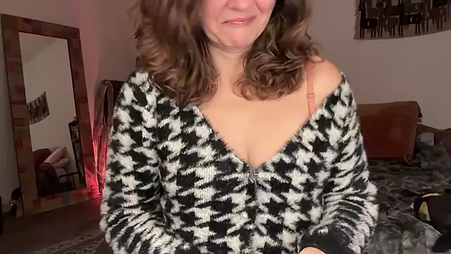 leahsparkles online show from December 2025 02:50:02 AM