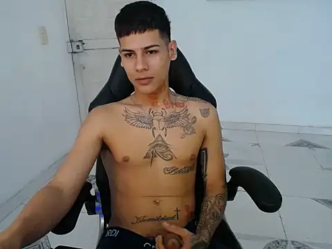 Clyde019 online show from December 2024 01:18:01 PM