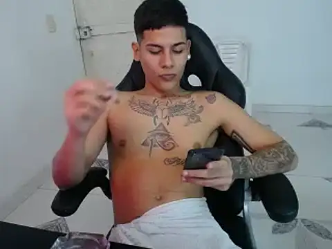 Clyde019 online show from January 2025 05:10:02 AM