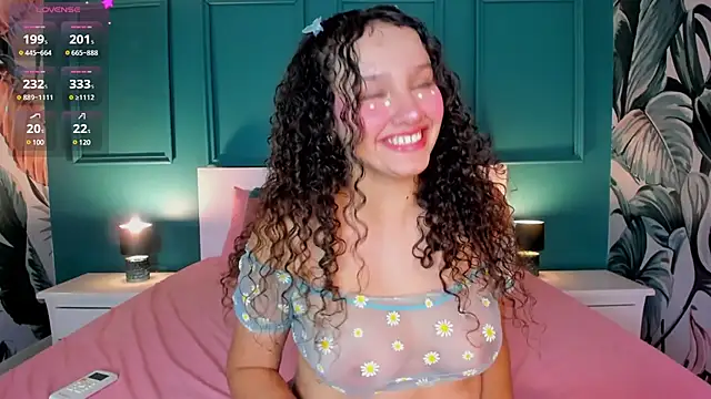 Snapshot of LucyLovelyy chatting on January 2025 02:04:02 AM LucyLovelyy online show from January 2025 02:04:02 AM