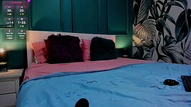 Snapshot of LucyLovelyy chatting on January 2025 06:43:02 AM LucyLovelyy online show from January 2025 06:43:02 AM