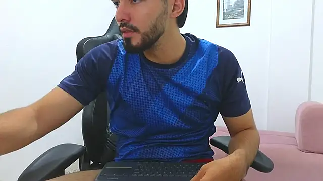Snapshot of Massimoo_07 chatting on January 2025 11:03:01 PM Massimoo 07 online show from January 2025 11:03:01 PM