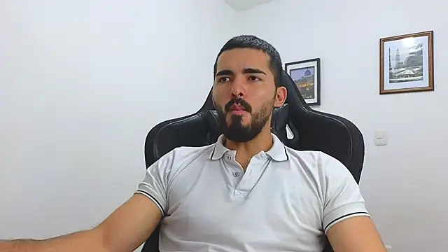 Snapshot of Massimoo_07 chatting on March 2025 10:40:01 PM Massimoo 07 online show from March 2025 10:40:01 PM