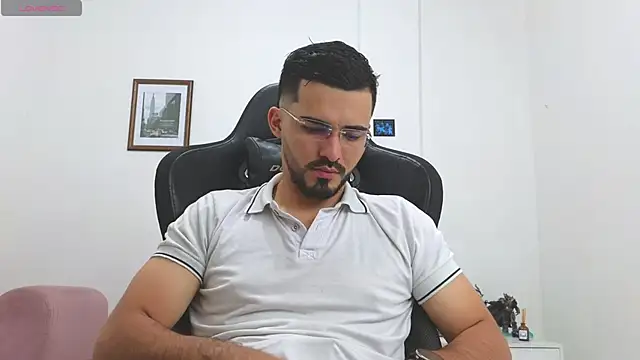 Massimoo 07 online show from November 2025 08:10:01 PM