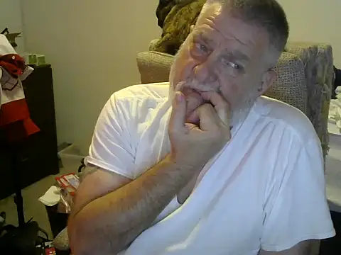 Snapshot of viejo_oso chatting on October 2025 03:48:01 AM viejo oso online show from October 2025 03:48:01 AM