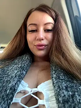 Snapshot of AndreaMood chatting on September 2025 05:22:01 AM AndreaMood online show from September 2025 05:22:01 AM