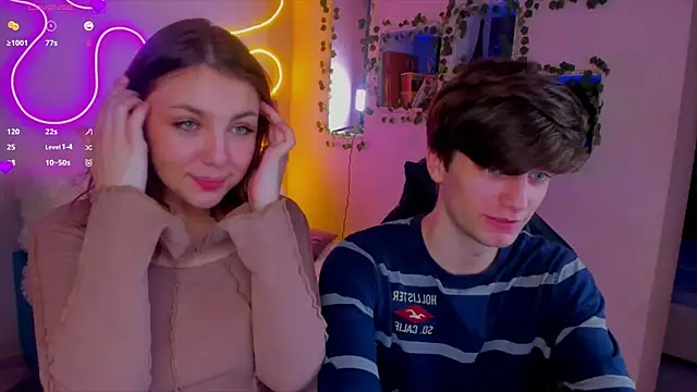 RobertAndLinela online show from December 2024 09:58:02 PM