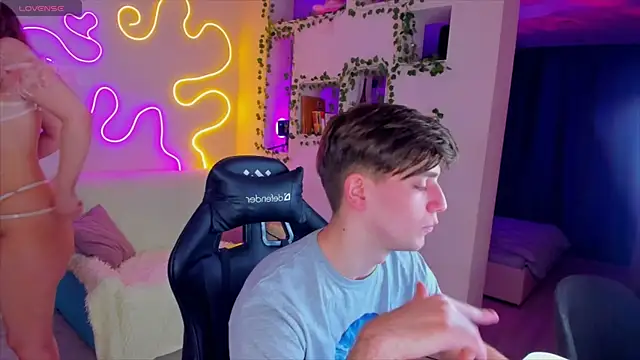 RobertAndLinela online show from January 2025 04:48:01 PM