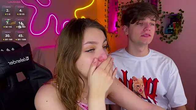 RobertAndLinela online show from February 2025 06:48:01 PM