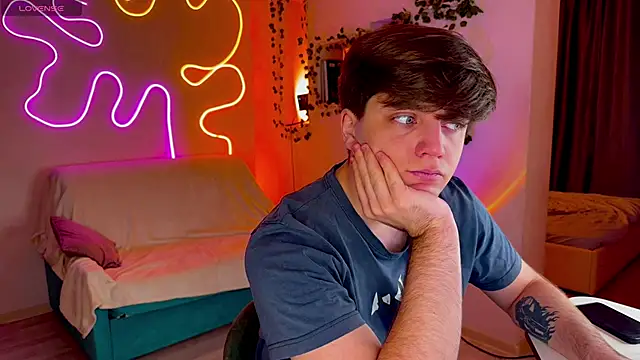 RobertAndLinela online show from September 2025 03:33:01 PM